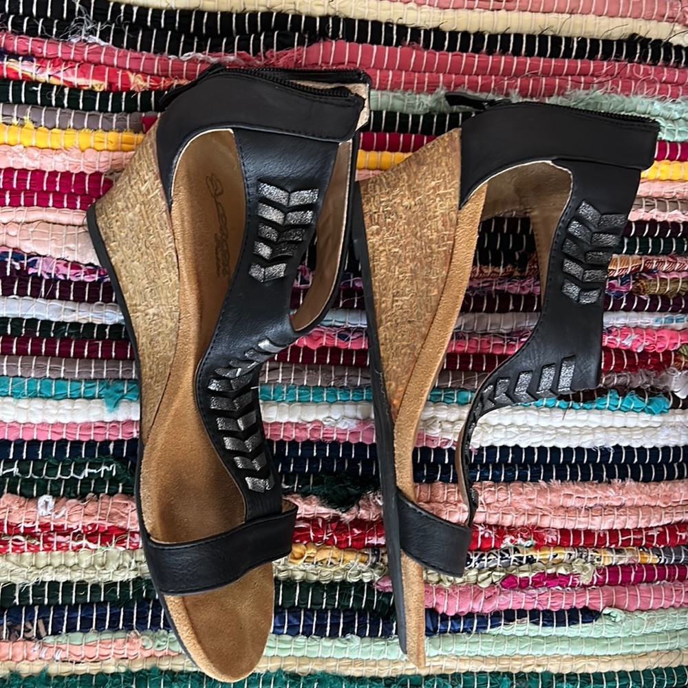 Sandals new never used size 6
